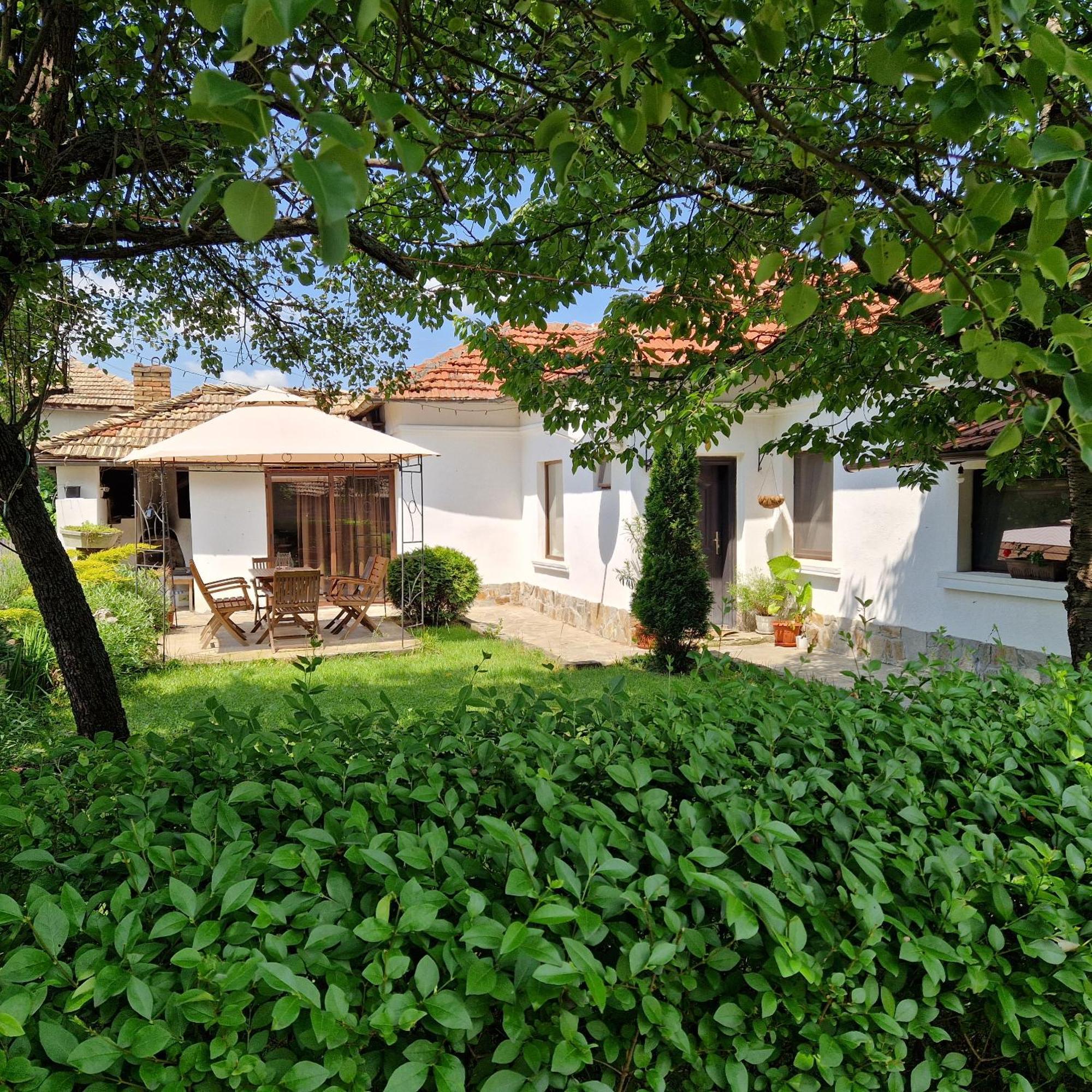 Къща За Гости Casa Blanca Villa Targovisjte Buitenkant foto